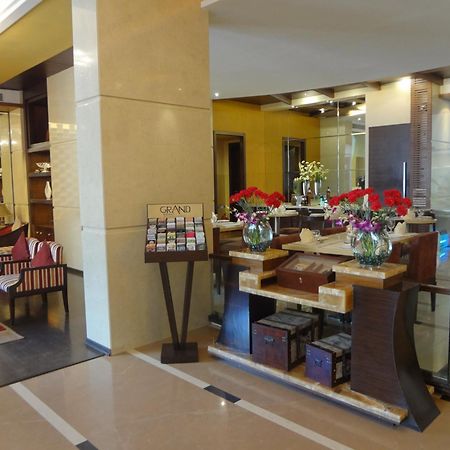 Grand Residency Hotel & Serviced Apartments Мумбаи Экстерьер фото