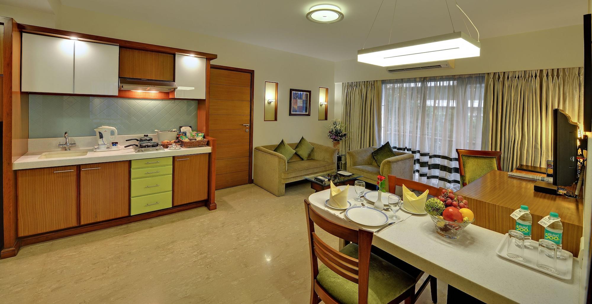 Grand Residency Hotel & Serviced Apartments Мумбаи Экстерьер фото