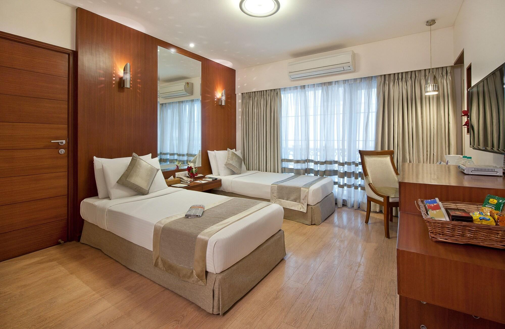 Grand Residency Hotel & Serviced Apartments Мумбаи Экстерьер фото