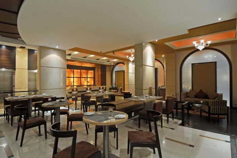 Grand Residency Hotel & Serviced Apartments Мумбаи Экстерьер фото