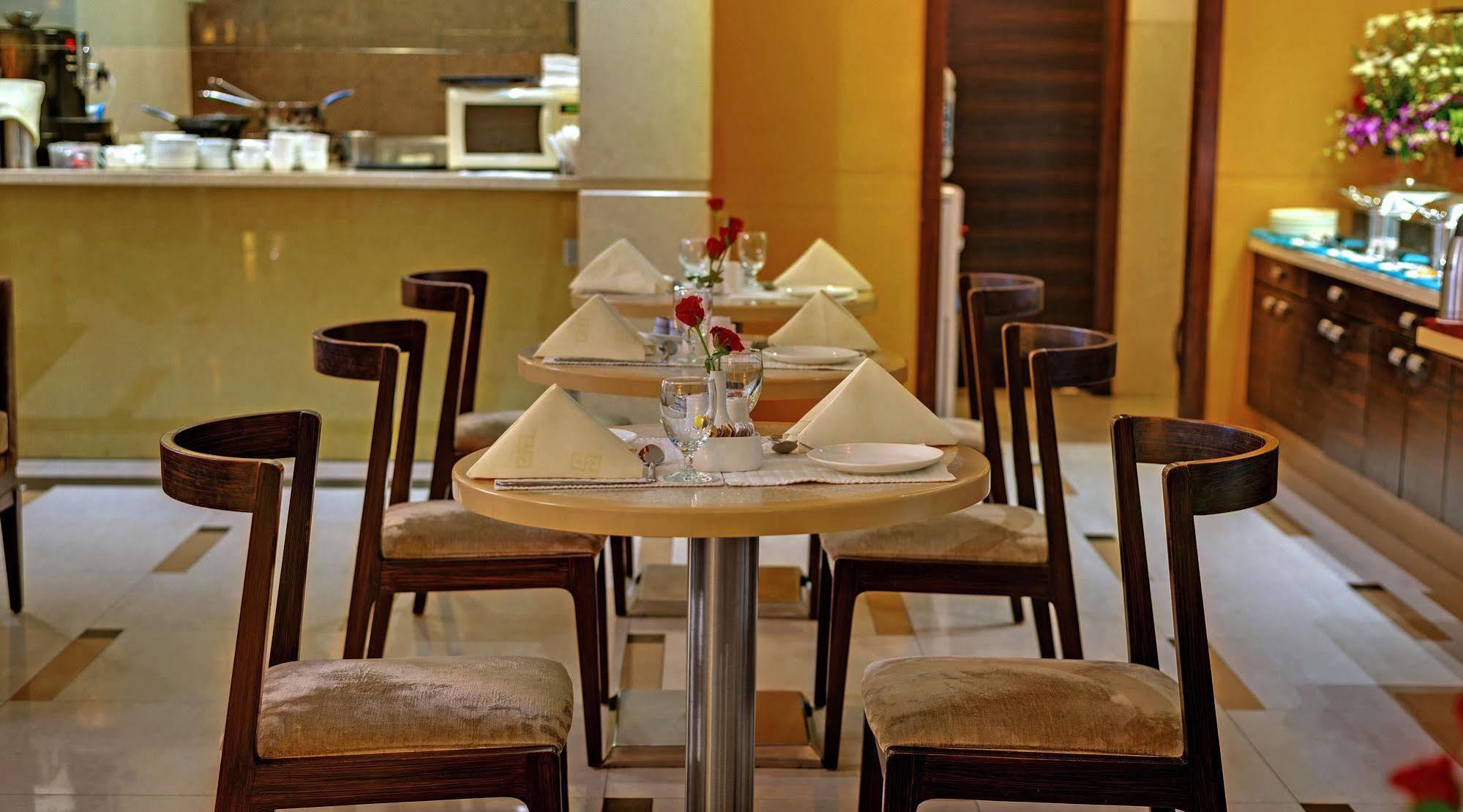 Grand Residency Hotel & Serviced Apartments Мумбаи Экстерьер фото