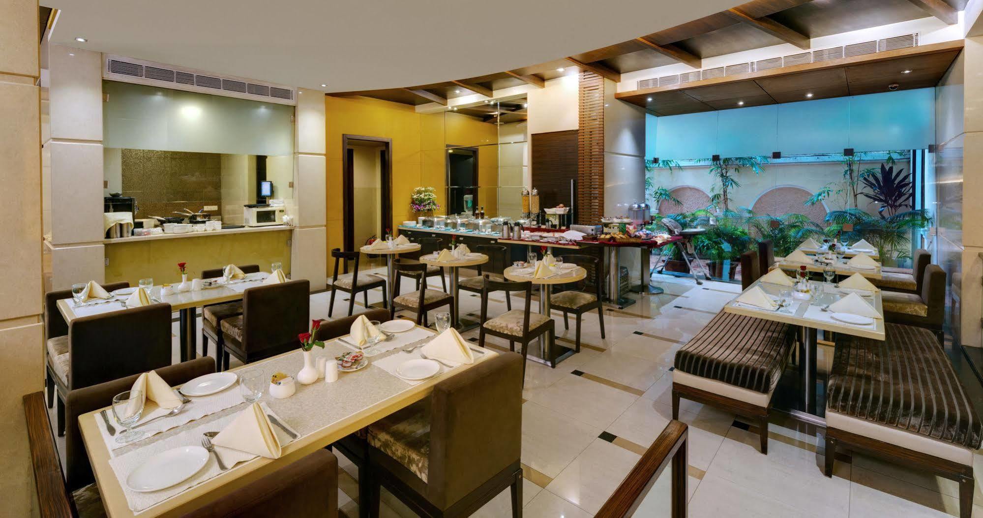 Grand Residency Hotel & Serviced Apartments Мумбаи Экстерьер фото