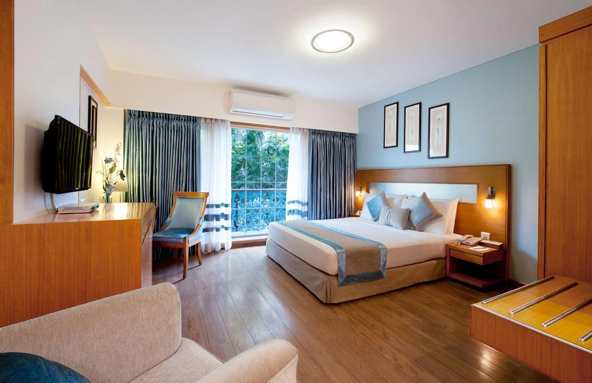 Grand Residency Hotel & Serviced Apartments Мумбаи Экстерьер фото